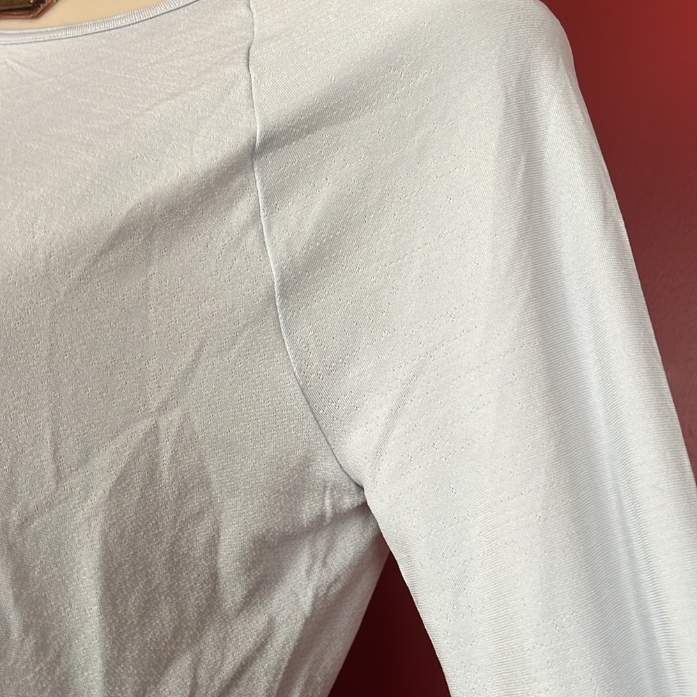 BNWOT light gray scoop neck Under Armour heat gear - Picture 4 of 14